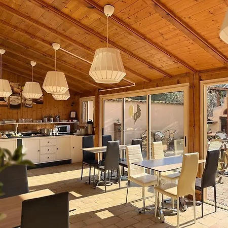 Au Coq Dort Hotel