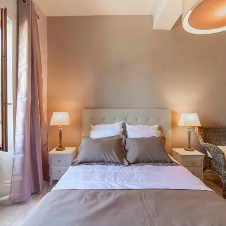Au Coq Dort Hotel 3*